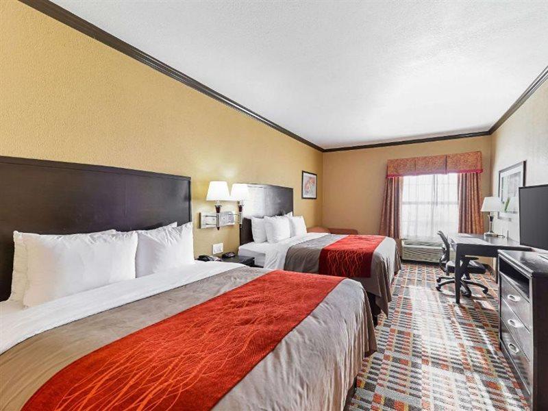 לובוק Quality Inn & Suites מראה חיצוני תמונה