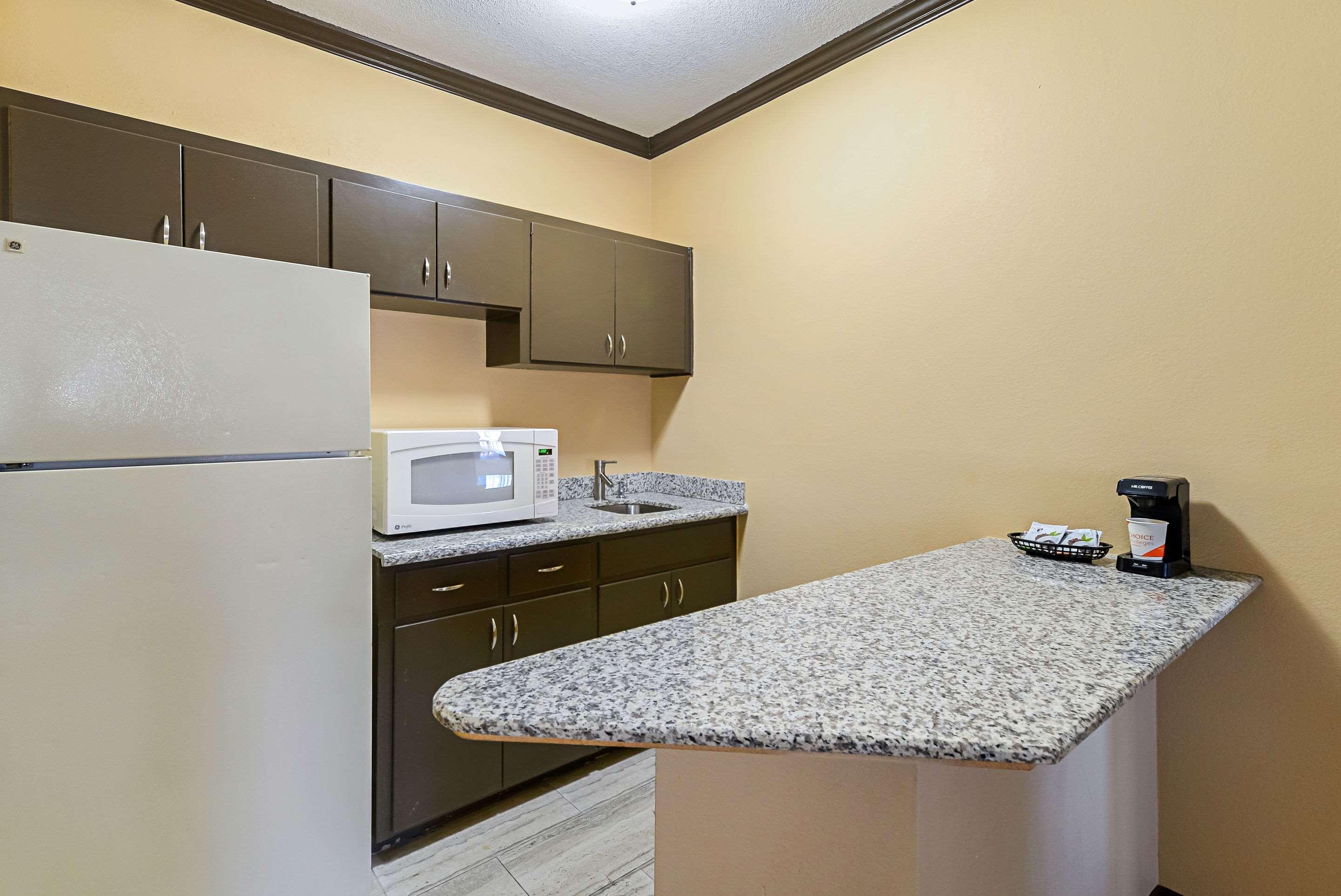 לובוק Quality Inn & Suites מראה חיצוני תמונה
