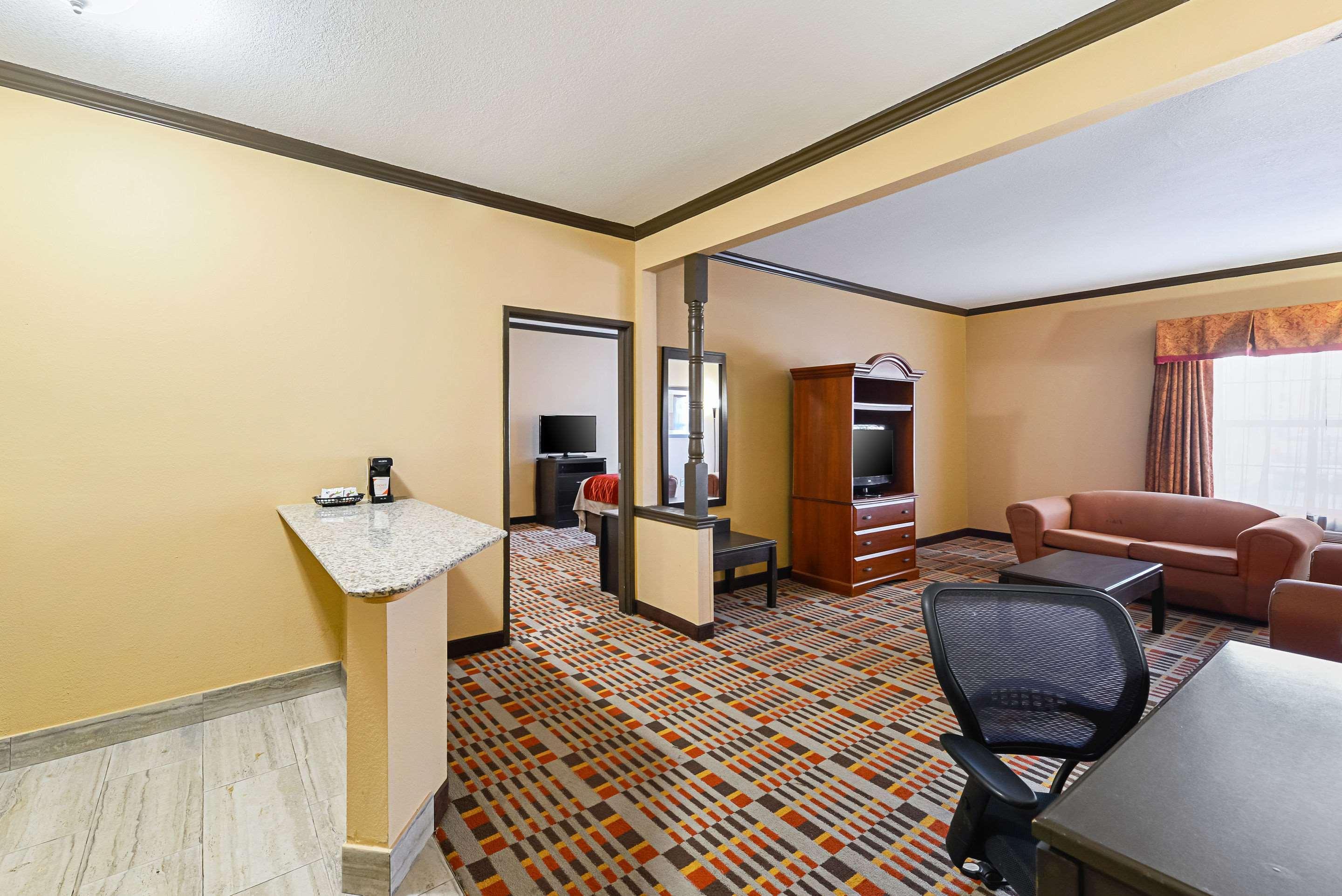 לובוק Quality Inn & Suites מראה חיצוני תמונה