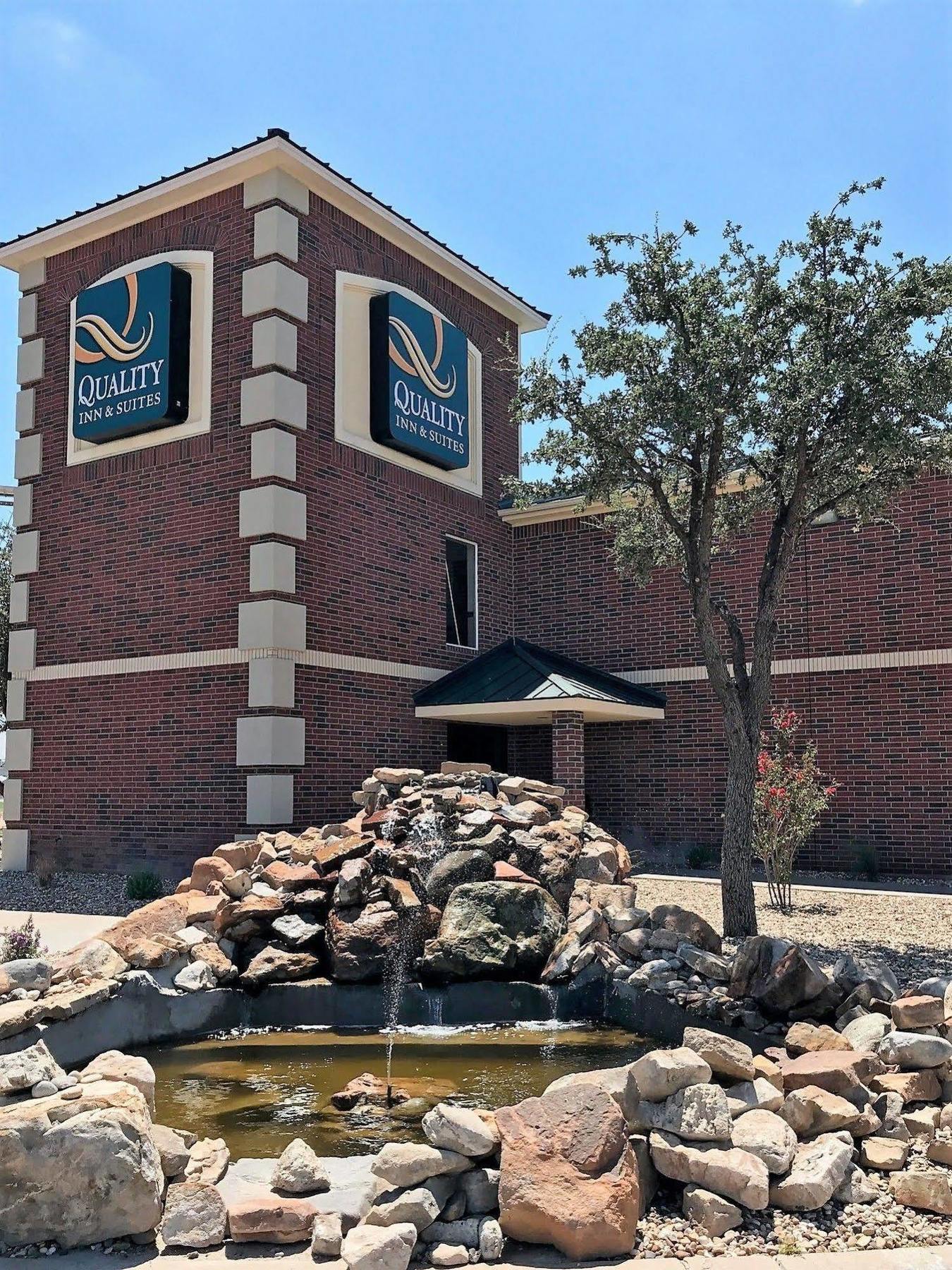 לובוק Quality Inn & Suites מראה חיצוני תמונה