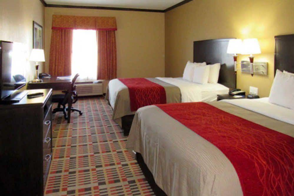 לובוק Quality Inn & Suites מראה חיצוני תמונה